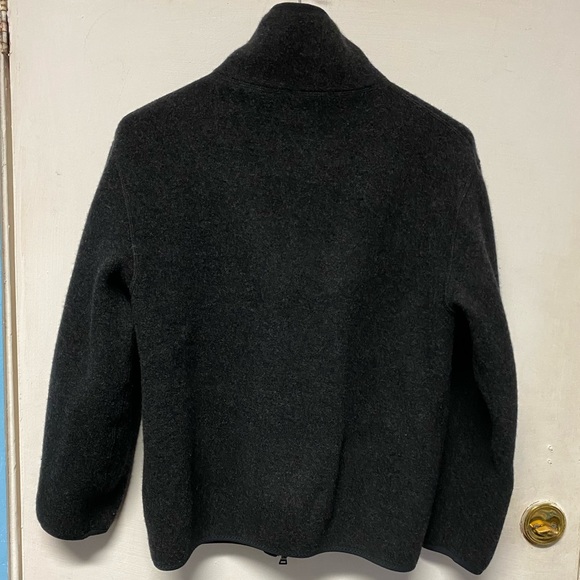 Prada - Picture 2 of 5